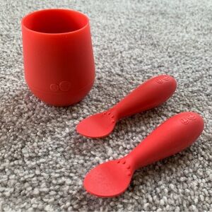 ezpz Tiny Cup and Spoons in Coral